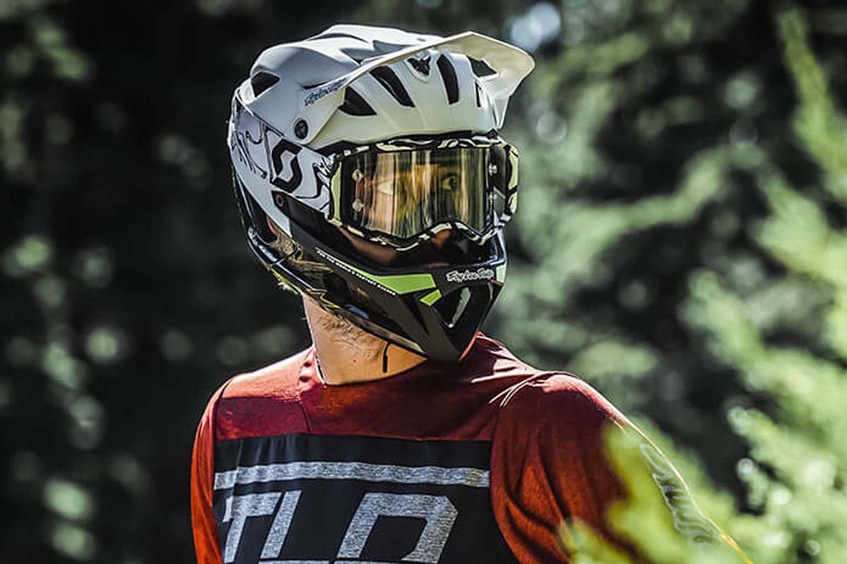 What's the Difference Between Mountain and Road Bike Helmets?