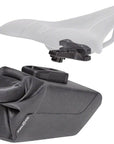 Bolsa de sillín con clip Fidlock y base - Negro mediano