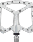 Pedales de aluminio Wolf Tooth Ripsaw - Plataforma de aluminio de 9/16", color negro y plateado