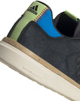 Zapatos planos Five Ten Sleuth para hombre, color negro/carbono/blanco maravilla, talla 12