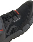 Zapatillas de trailcross de montaña Five Ten para mujer, color negro/gris tres/rojo, talla 8.5
