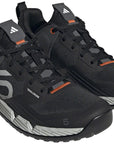 Zapatillas planas Five Ten Trailcross XT para hombre, color negro/blanco/gris, talla 7.5