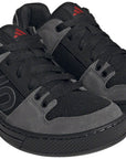 Zapatillas planas Five Ten Freerider para hombre, color gris cinco/negro/gris cuatro, talla 8.5