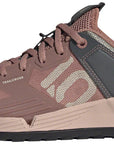Zapatillas planas Five Ten Trailcross XT para mujer, color arcilla cálida/alúmina/topo maravilla 10