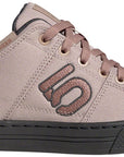 Zapatillas de lona Five Ten Freerider para mujer, color topo/arcilla cálida/gris, talla 7.5