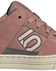 Zapatillas planas Five Ten Freerider para mujer, color arcilla cálida/topo maravilla/carbón, talla 6.5
