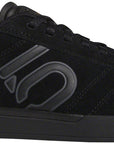Zapatos planos Five Ten Sleuth DLX para mujer, color negro intenso, gris seis y dorado mate 7