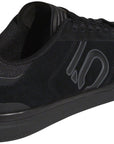 Zapatos planos Five Ten Sleuth DLX para mujer, color negro intenso, gris seis y dorado mate 7