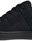 Zapatillas planas Five Ten Freerider para mujer, color negro básico/menta ácida/negro básico 10.5