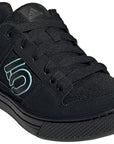 Zapatillas planas Five Ten Freerider para mujer, color negro básico/menta ácida/negro básico 10.5