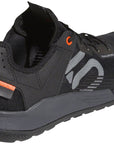 Zapatillas planas Five Ten Trailcross LT para hombre, color negro básico, gris dos y rojo solar 6.5