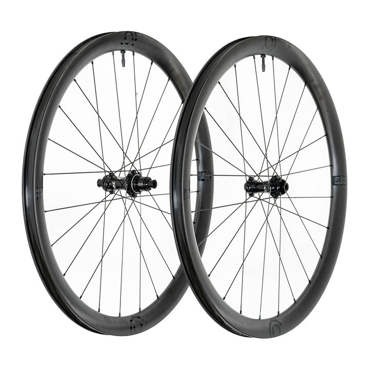 Rueda delantera y trasera Industry Nine Solix AL AR40 700C/622 Orificios: Delantero: 24 Trasero: 24 Delantero: 12 mm Trasero: 12 mm Delantero: 100 Trasero: 142 Disco Center Lock Shimano Road 11 Set