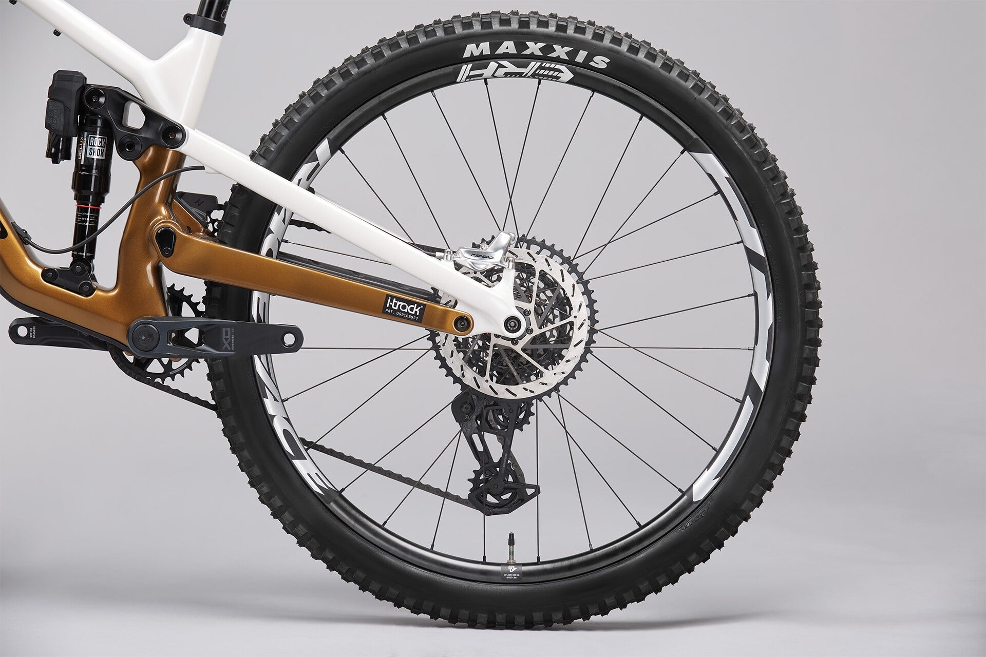 4-Piston 200mm / 180mm Disc Brakes