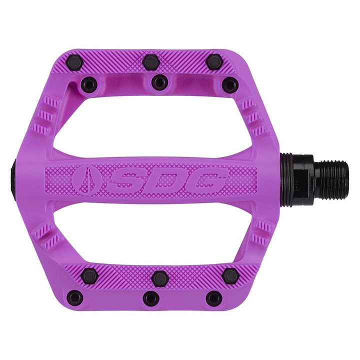 Pedales de plataforma Slater de SDG Components Cuerpo: nailon Eje: Cr-Mo 9/16 Par morado