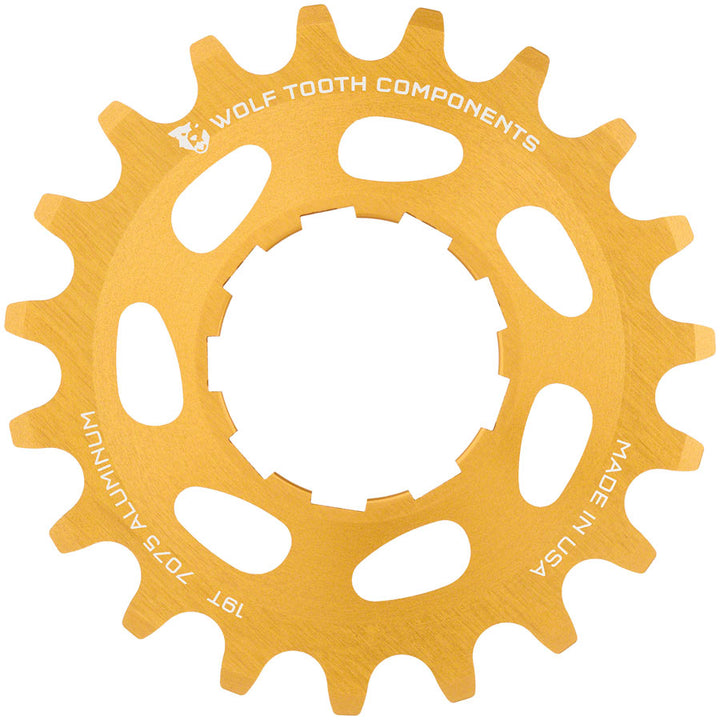 Piñón de aluminio Wolf Tooth de una sola velocidad - 19 dientes, compatible con cadenas de 3/32", dorado