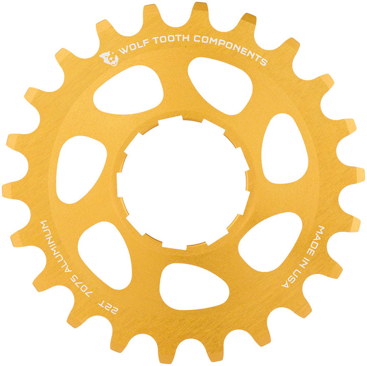 Piñón de aluminio Wolf Tooth de una sola velocidad - 22 dientes, compatible con cadenas de 3/32", dorado
