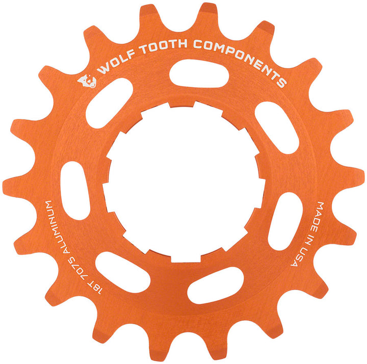Piñón de aluminio Wolf Tooth de una sola velocidad - Compatible con cadenas de 3/32" de 18 dientes, color naranja