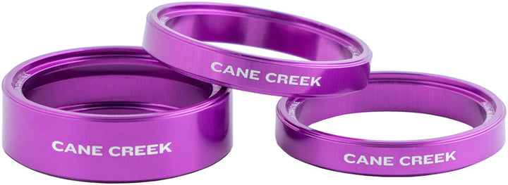 Kit de espaciadores para auriculares Cane Creek Interlok Chroma Studio (morado, 1 de 10 mm y 2 de 5 mm)