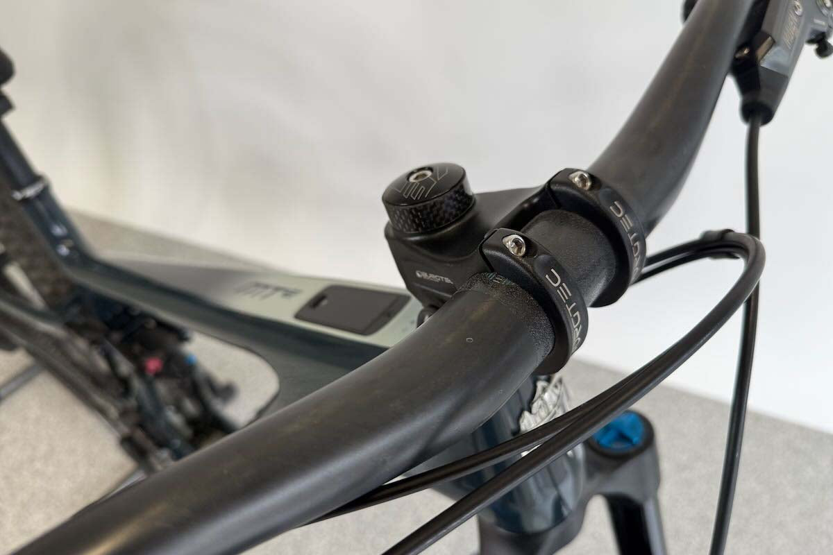 2026 Yeti MTe C2 90 Transmission (Media | YDM251177 )