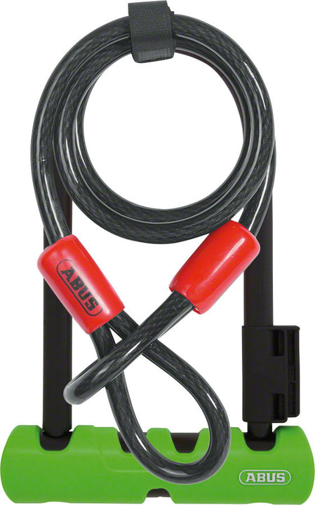 Candado en U Abus Ultra 410 de 3,9 x 7" con llave, color negro/verde. Incluye soporte para cable Cobra.