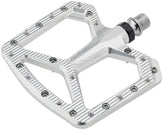 Pedales de aluminio Wolf Tooth Ripsaw - Plataforma de aluminio de 9/16", color negro y plateado