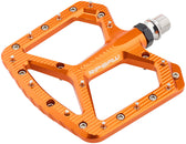 Pedales Wolf Tooth Ripsaw de aluminio - Plataforma de aluminio de 9/16", color negro y naranja
