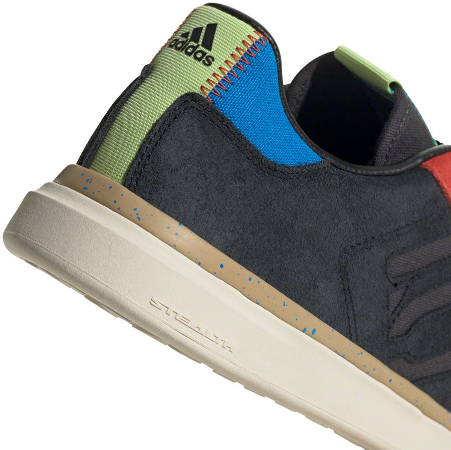 Zapatos planos Five Ten Sleuth para hombre, color negro/carbono/blanco maravilla, talla 9.5