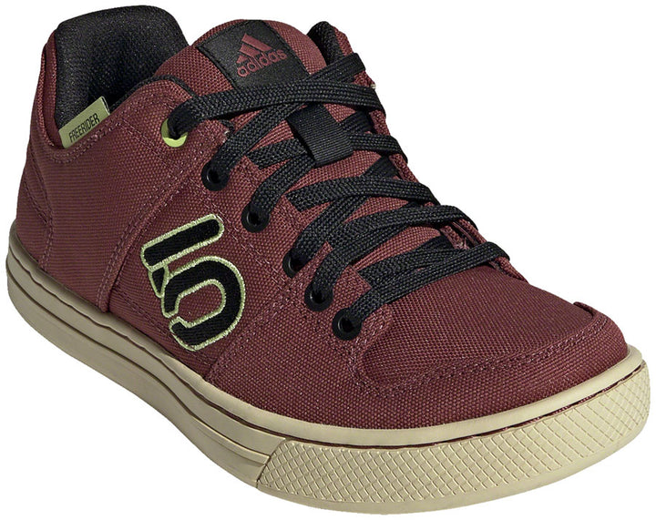 Zapatillas de lona Five Ten Freerider para mujer: color carmesí tranquilo/negro/lima pulso 9
