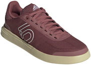 Zapatos planos de lona Five Ten Sleuth DLX para mujer, color carmesí tranquilo/blanco FTWR/beige arena, talla 8.5