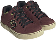 Zapatillas de lona Five Ten Freerider para mujer, color carmesí tranquilo/lima pulso central, 8.5