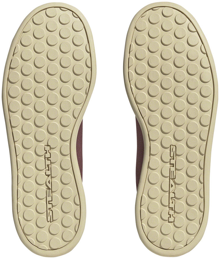 Zapatos planos de lona Five Ten Sleuth Deluxe para mujer, color carmesí tranquilo/blanco ftwr/negro núcleo 8.5