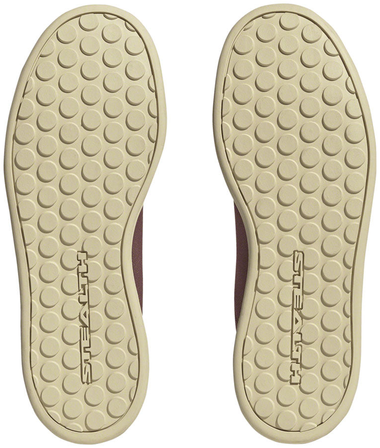 Zapatos planos de lona Five Ten Sleuth Deluxe para mujer, color carmesí tranquilo/blanco ftwr/negro núcleo 10.5