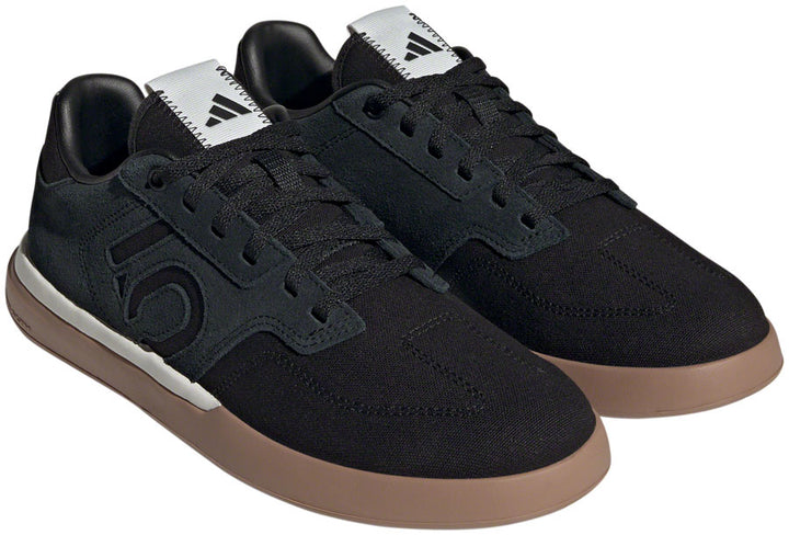 Zapatos planos Five Ten Sleuth para mujer, color negro/negro/goma, talla M2 10