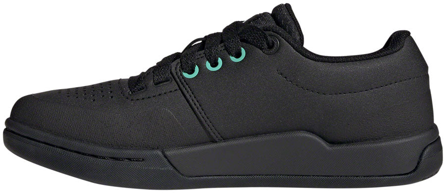 Zapatillas planas Five Ten Freerider Pro para mujer, color negro básico/blanco cristal/menta ácido 11