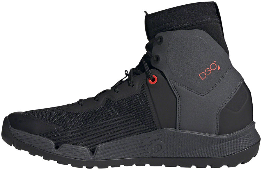 Zapatillas planas Five Ten Trailcross Mid Pro para hombre, color negro/gris dos/rojo solar 11.5