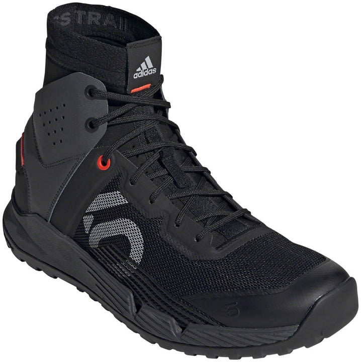 Zapatillas planas Five Ten Trailcross Mid Pro para hombre, color negro/gris dos/rojo solar 12