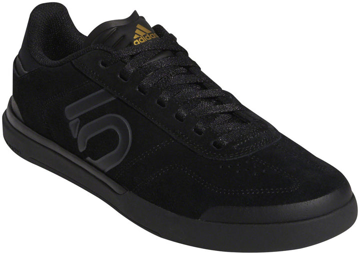 Zapatos planos Five Ten Sleuth DLX para mujer, color negro intenso, gris seis y dorado mate 7