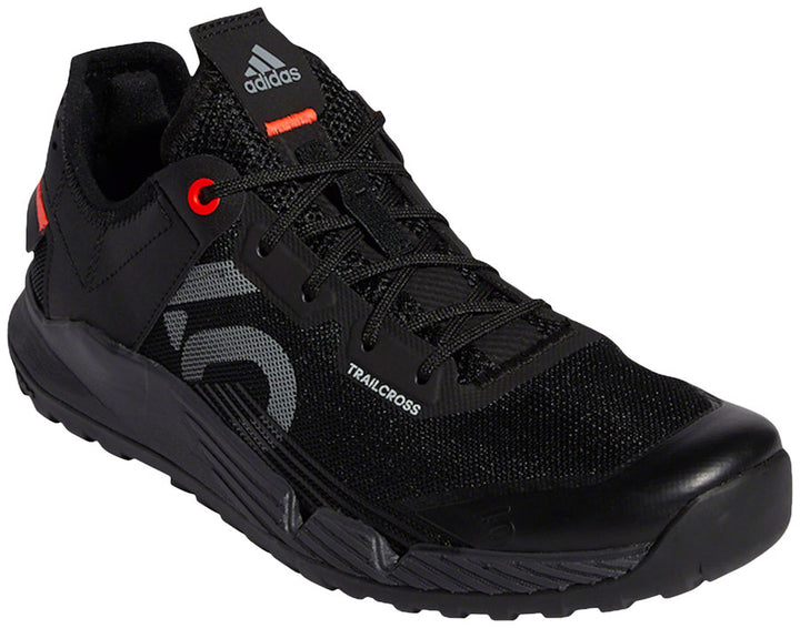 Zapatillas planas Five Ten Trailcross LT para mujer, color negro/gris dos/rojo solar 7