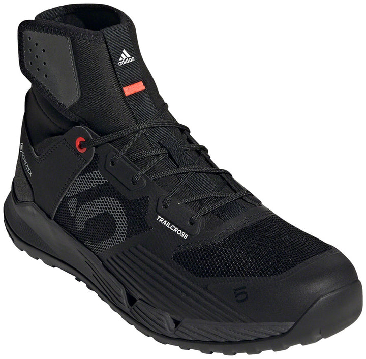 Zapatillas planas Five Ten Trailcross GTX para hombre, color negro básico/gris sólido DGH/blanco FTWR 12