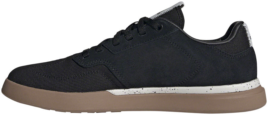 Zapatos planos Five Ten Sleuth para mujer, color negro/negro/goma, talla M2 9.5