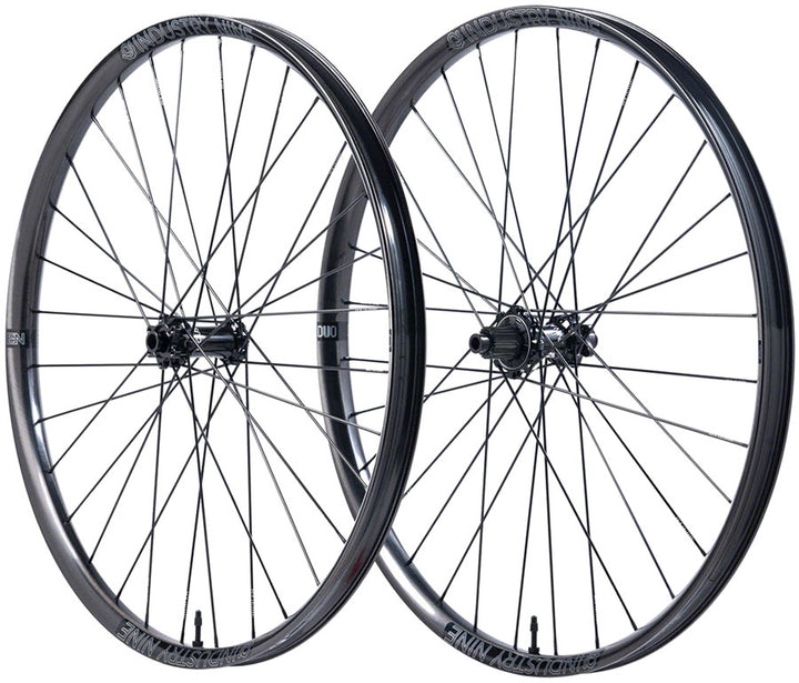 Juego de ruedas de carbono Industry Nine Hydra 2 Enduro de 29", 15 x 110 mm/12 x 148 mm, 6 tornillos, microestriado, negro, 32 agujeros